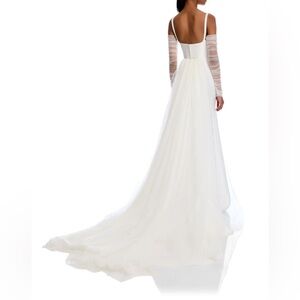 Chosen by Khya Arta detachable tulle train